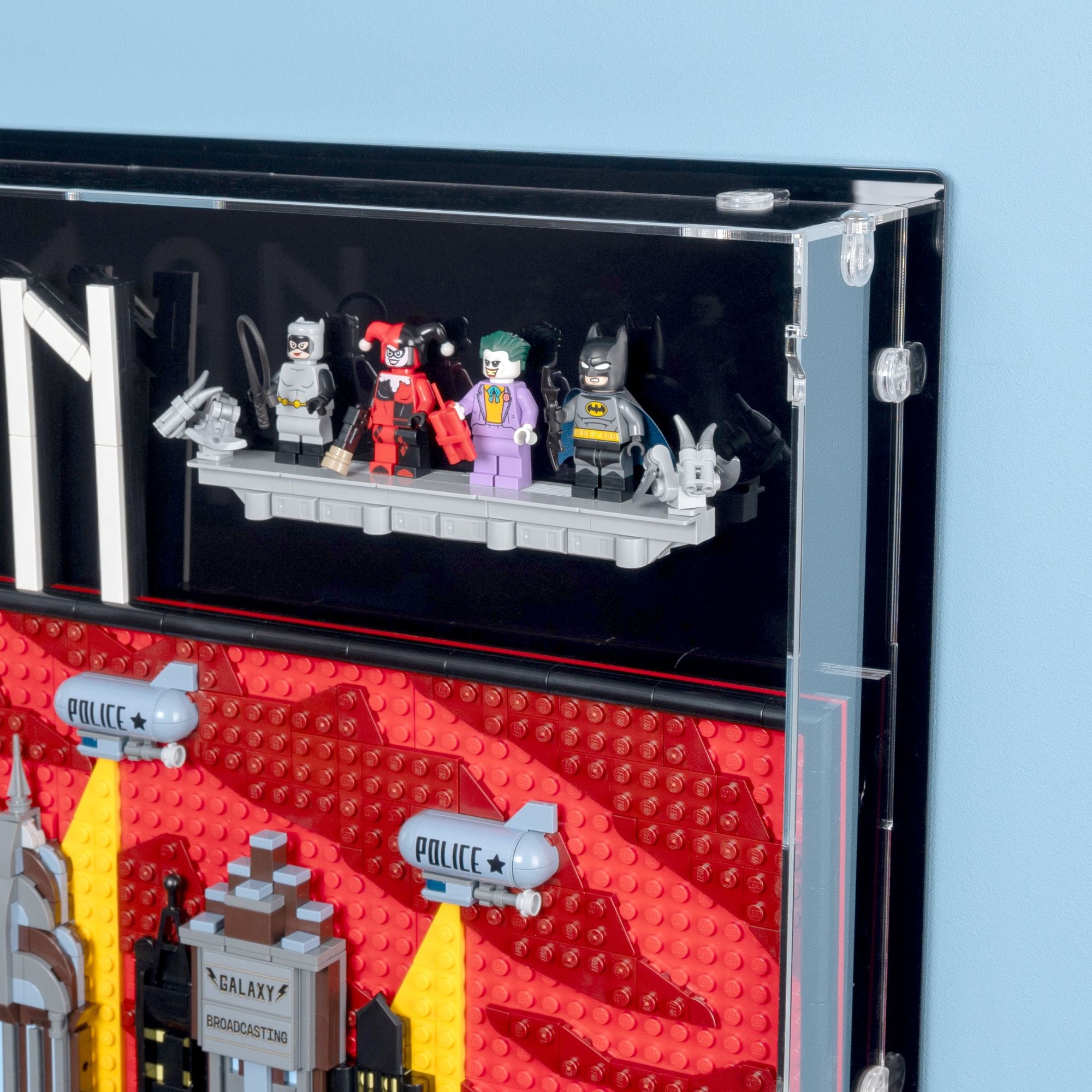 Batman: The Animated Series Gotham City Wall Display Case for LEGO 76271